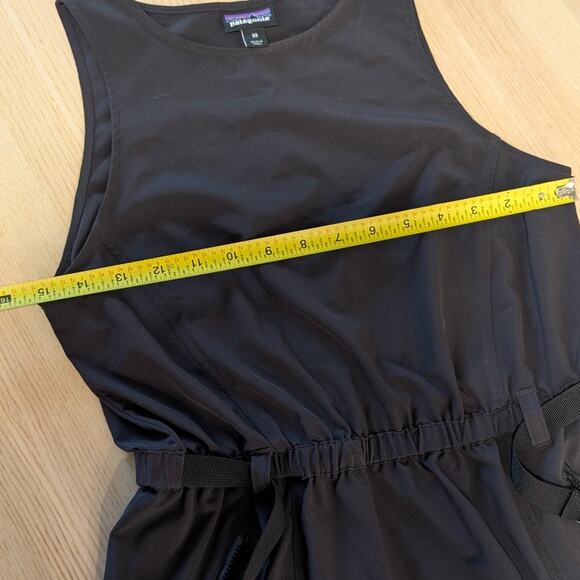 Patagonia Black Lightweight Fleetwith Sleeveless Belted Short Dress, size XS - Picture 5 of 10